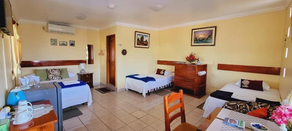 Hostal Romy Puerto Baquerizo Moreno Exterior photo