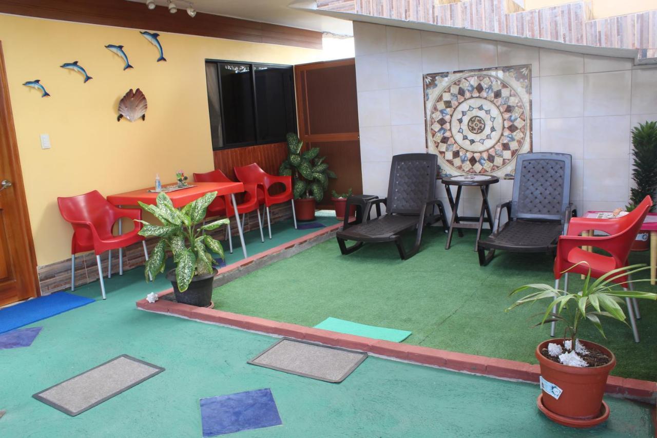 Hostal Romy Puerto Baquerizo Moreno Exterior photo