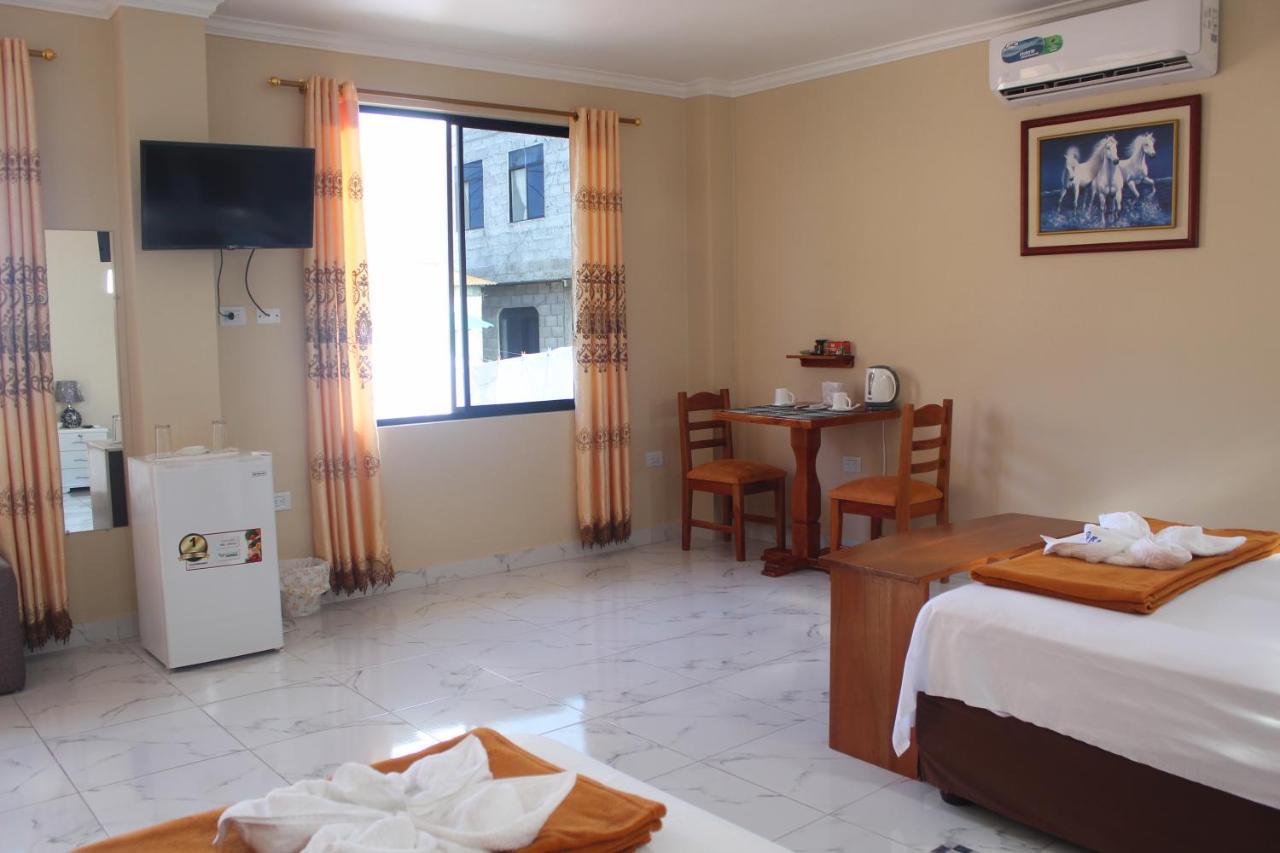 Hostal Romy Puerto Baquerizo Moreno Exterior photo