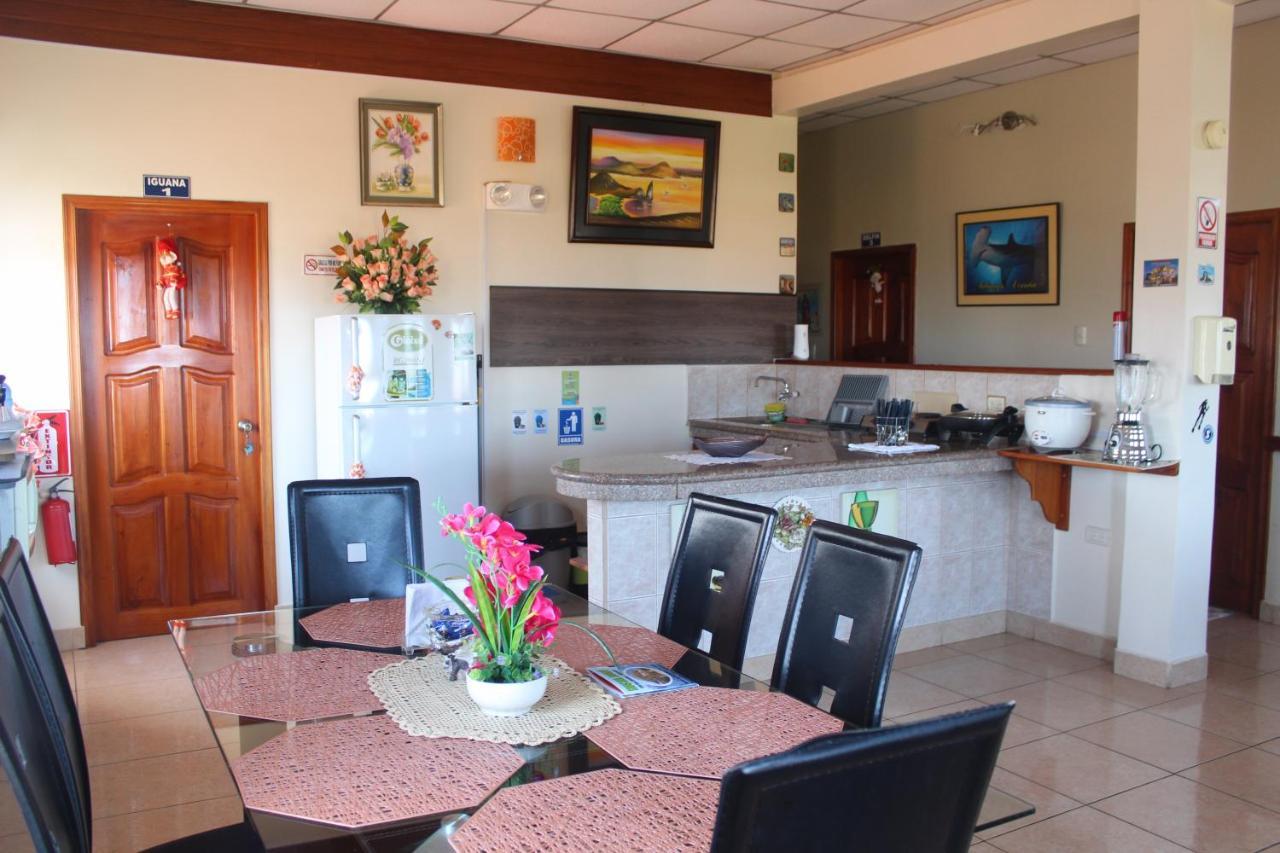 Hostal Romy Puerto Baquerizo Moreno Exterior photo