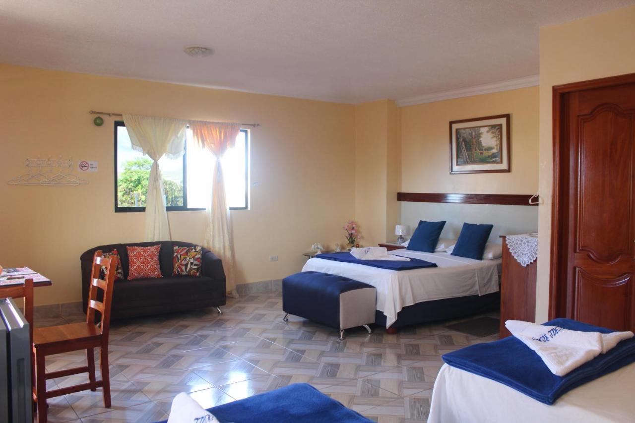 Hostal Romy Puerto Baquerizo Moreno Exterior photo